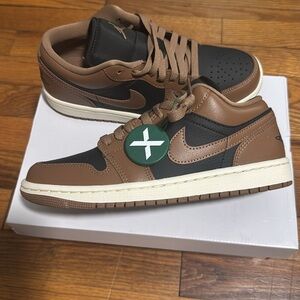 NWT! RARE! Air Jordan 1 Low. Womens Size 7. Purchased from Stock X.